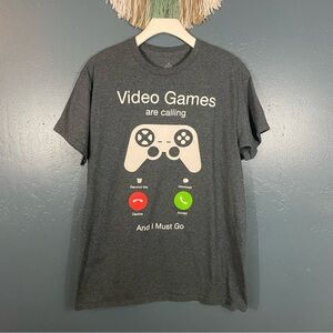 Games Calling Men’s Gray Graphic Short Sleeve Crewneck Tee Size M